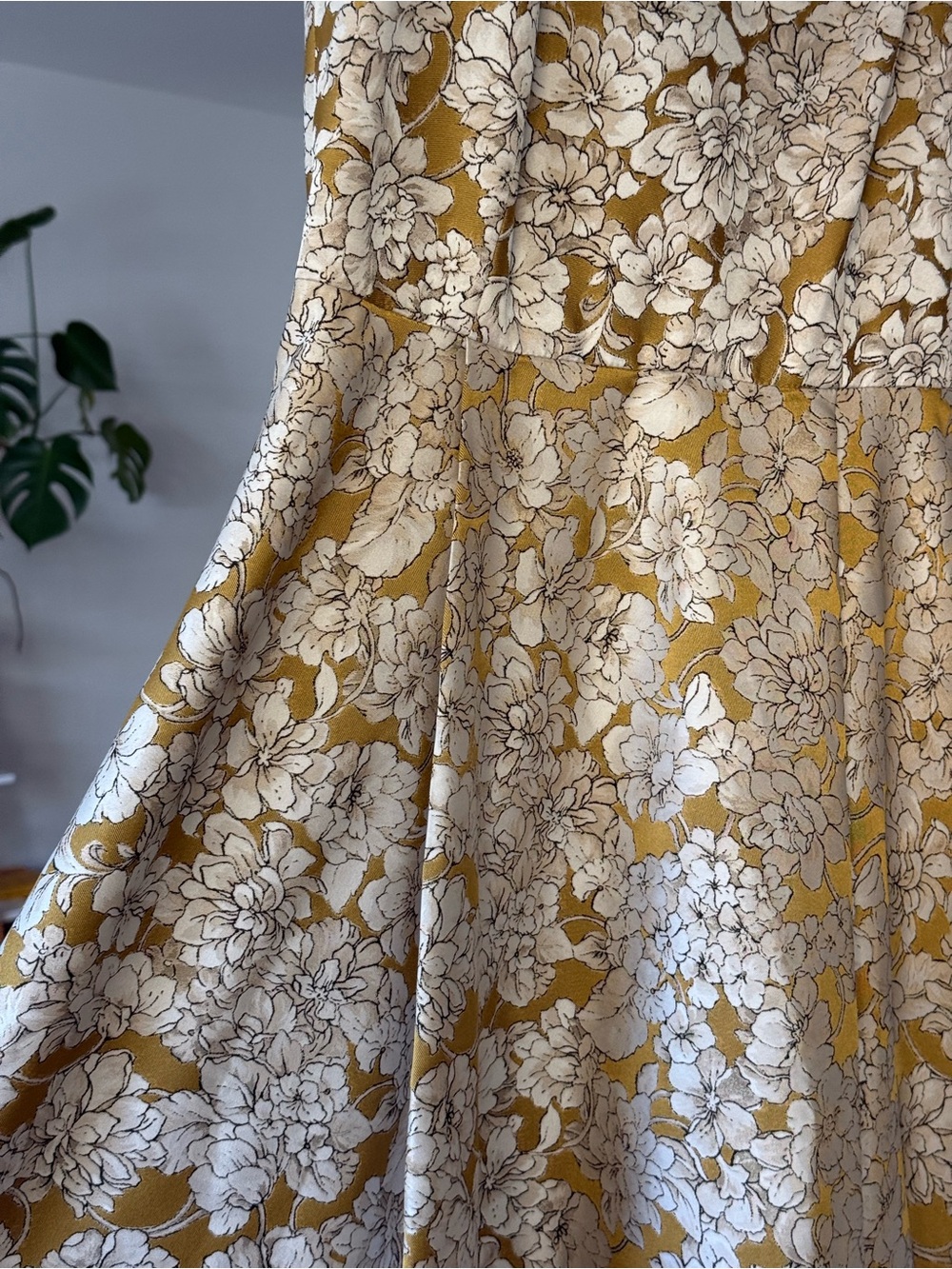 Alice + Olivia Floral Halter Midi Dress in Gold - Picture 5 of 9